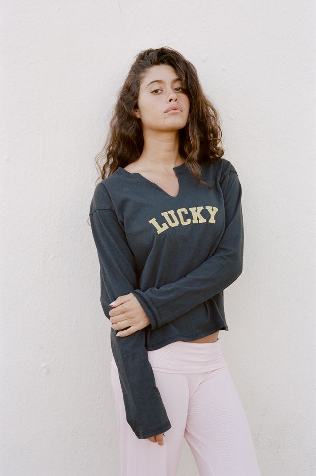 THE LUCKY LONG SLEEVE IN CHARCOAL