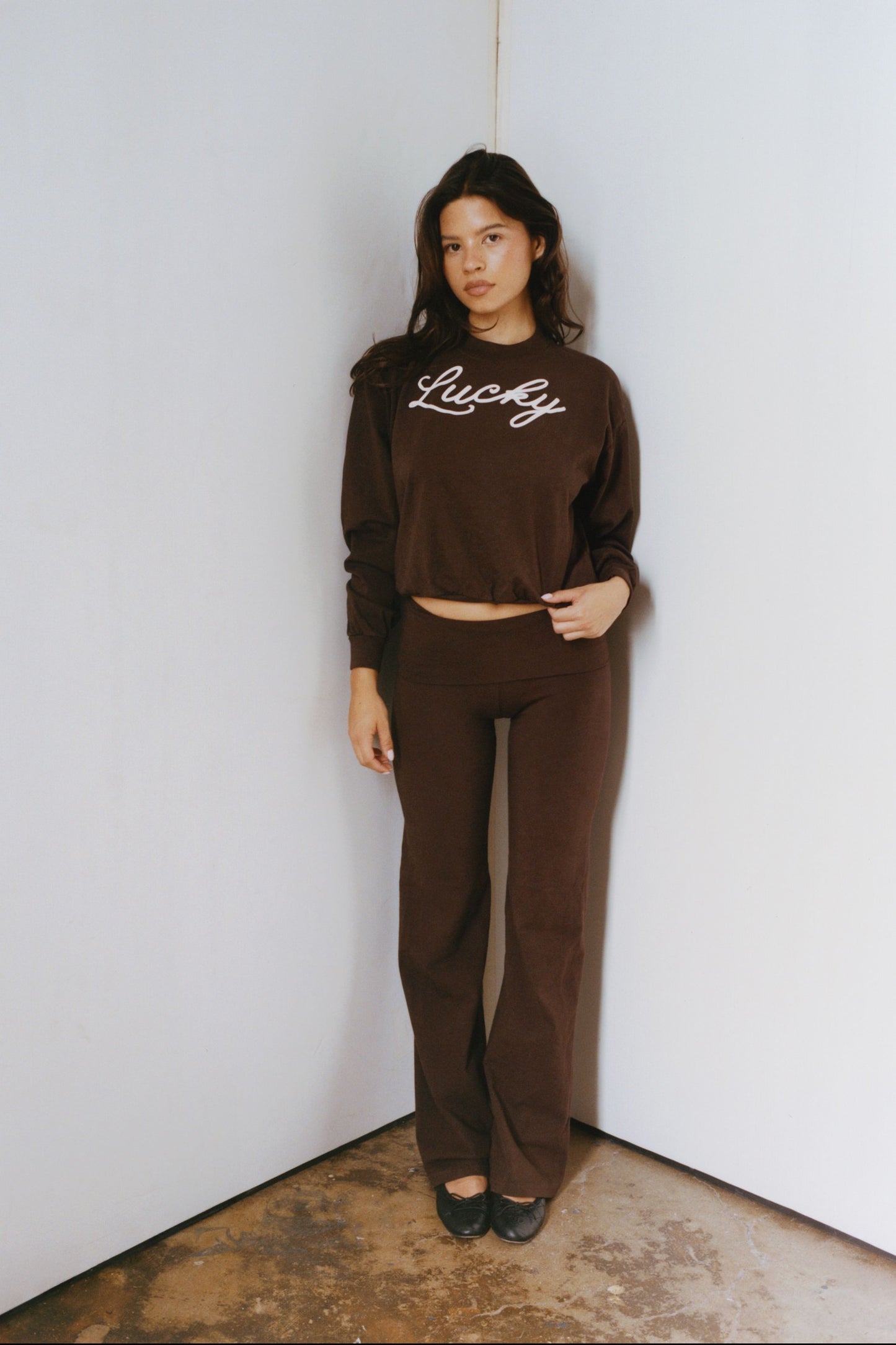 THE LUCKY SWEATSHIRT IN BROWN