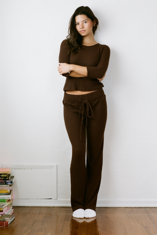 THE CINNAMON GIRL SWEATS