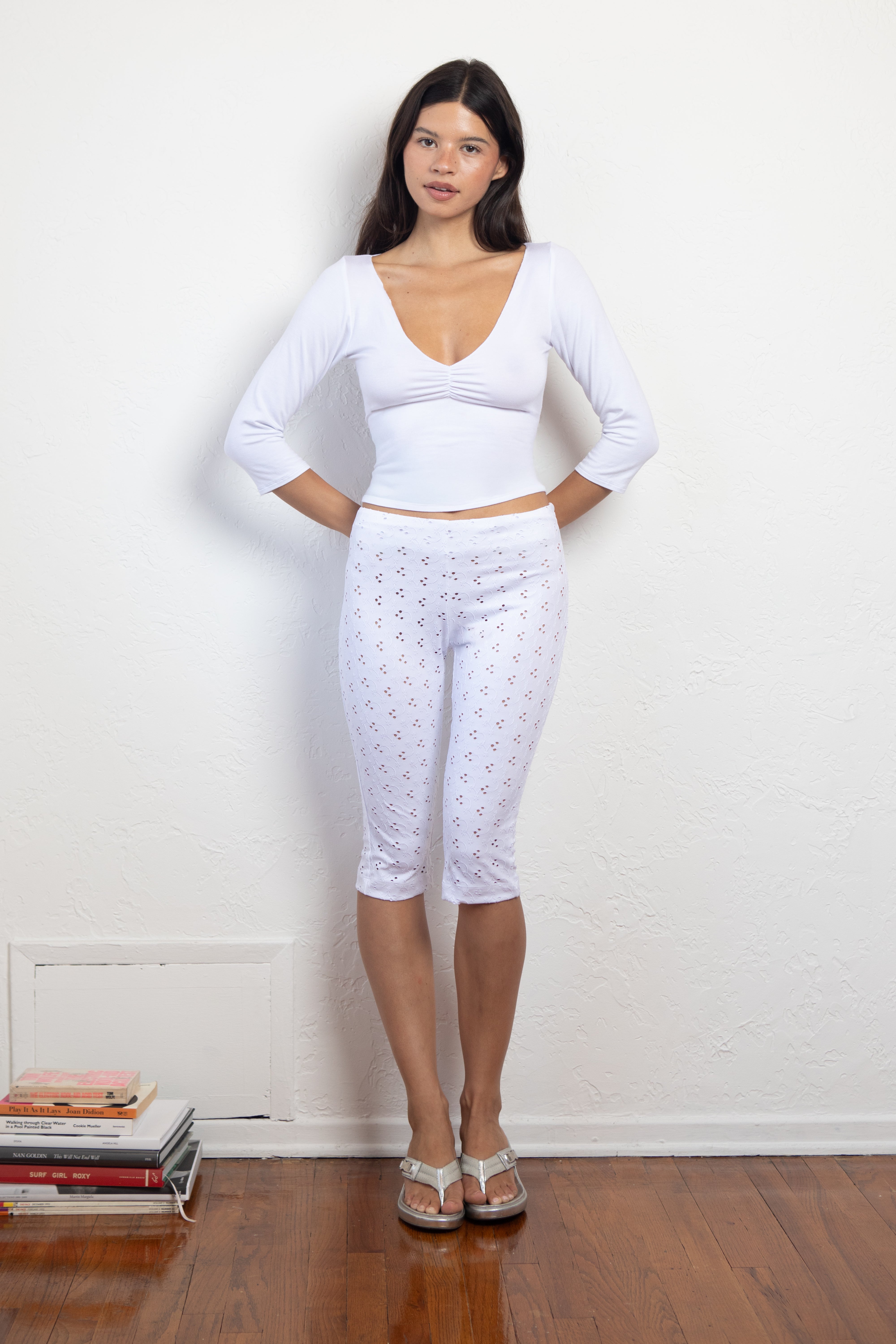 THE EYELET CAPRI IN WHITE – Bella Venice